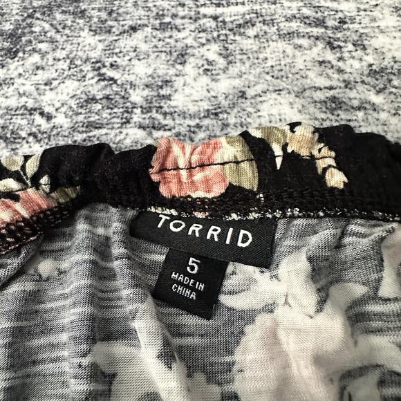 Torrid Size 5 Black Pink Floral Ruffle Sleeve Square Neck Flowy Top Plus - Picture 8 of 9